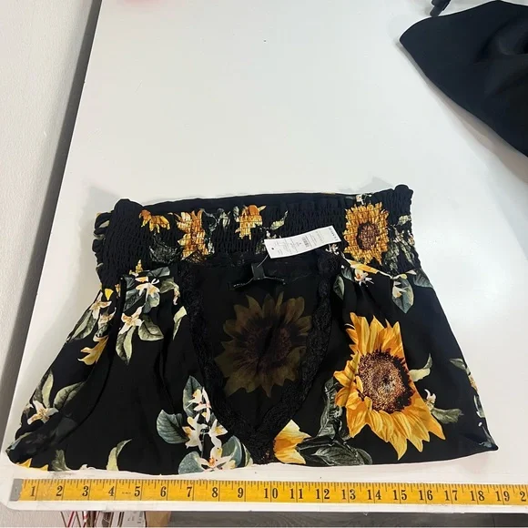 WHBM Lace Trim Surplice Sunflower Bouquet Blouse Sleeveless Black Size S NWT - Picture 2 of 10